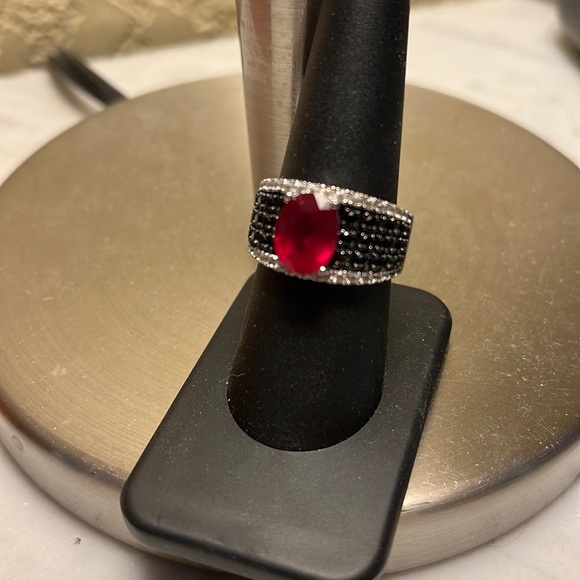 Gorgeous 925 stamped ring(8) - Picture 1 of 4